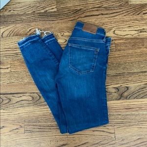 Raw hem skinny jeans